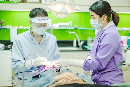 ทันตแพทย์จัดฟันที่-WeDent-Clinic
